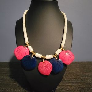 ❗CLOSET LIQUIDATION❗️Pink and blue shell necklace